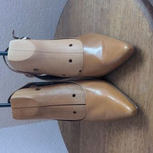 Nine West camel color leather pumps. Size 7.